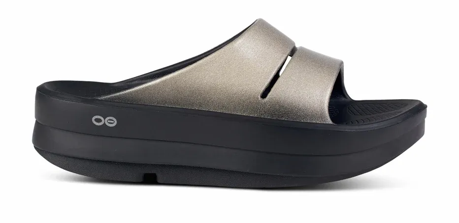 OOFOS OOmega OOahh Slide | Women LATTE