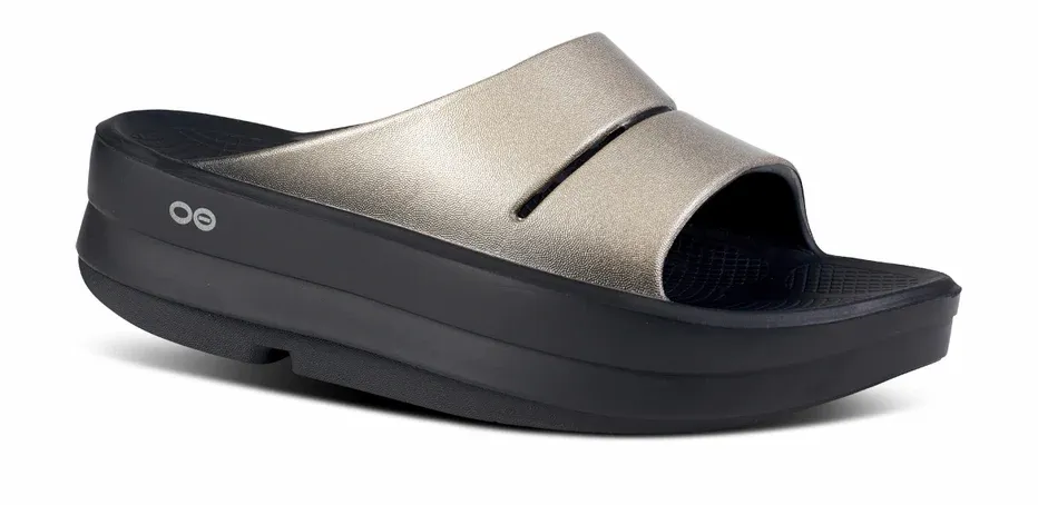 OOFOS OOmega OOahh Slide | Women LATTE