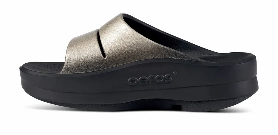 OOFOS OOmega OOahh Slide | Women LATTE